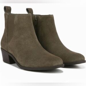 NEW Vionic Roseland Bootie in Olive Green Leather Suede